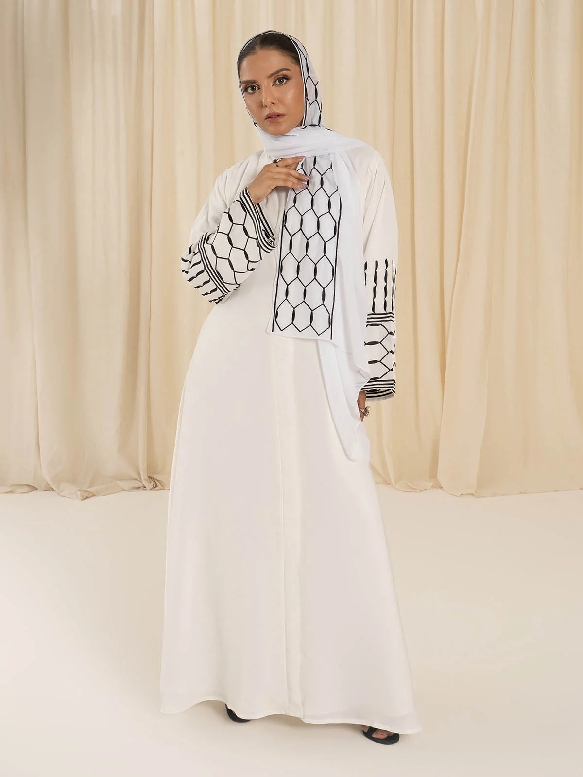 Hive Pearl Abaya - Image 2