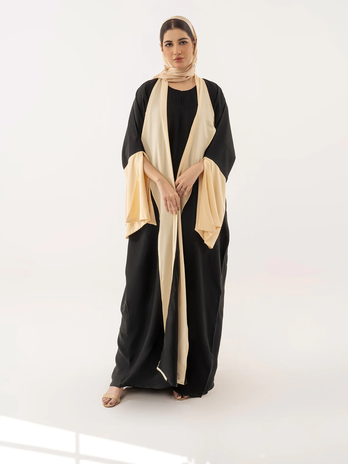 SOLITARY BRINGS PEACE ABAYA - Image 6